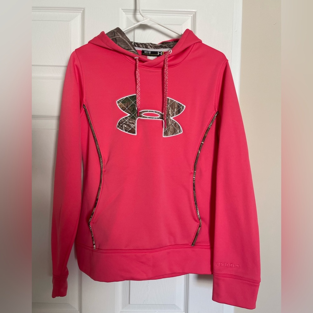 Women’s medium Under Armour hoodie